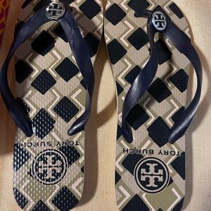 Women Tory Burch flip flops , perfect for every day wear.